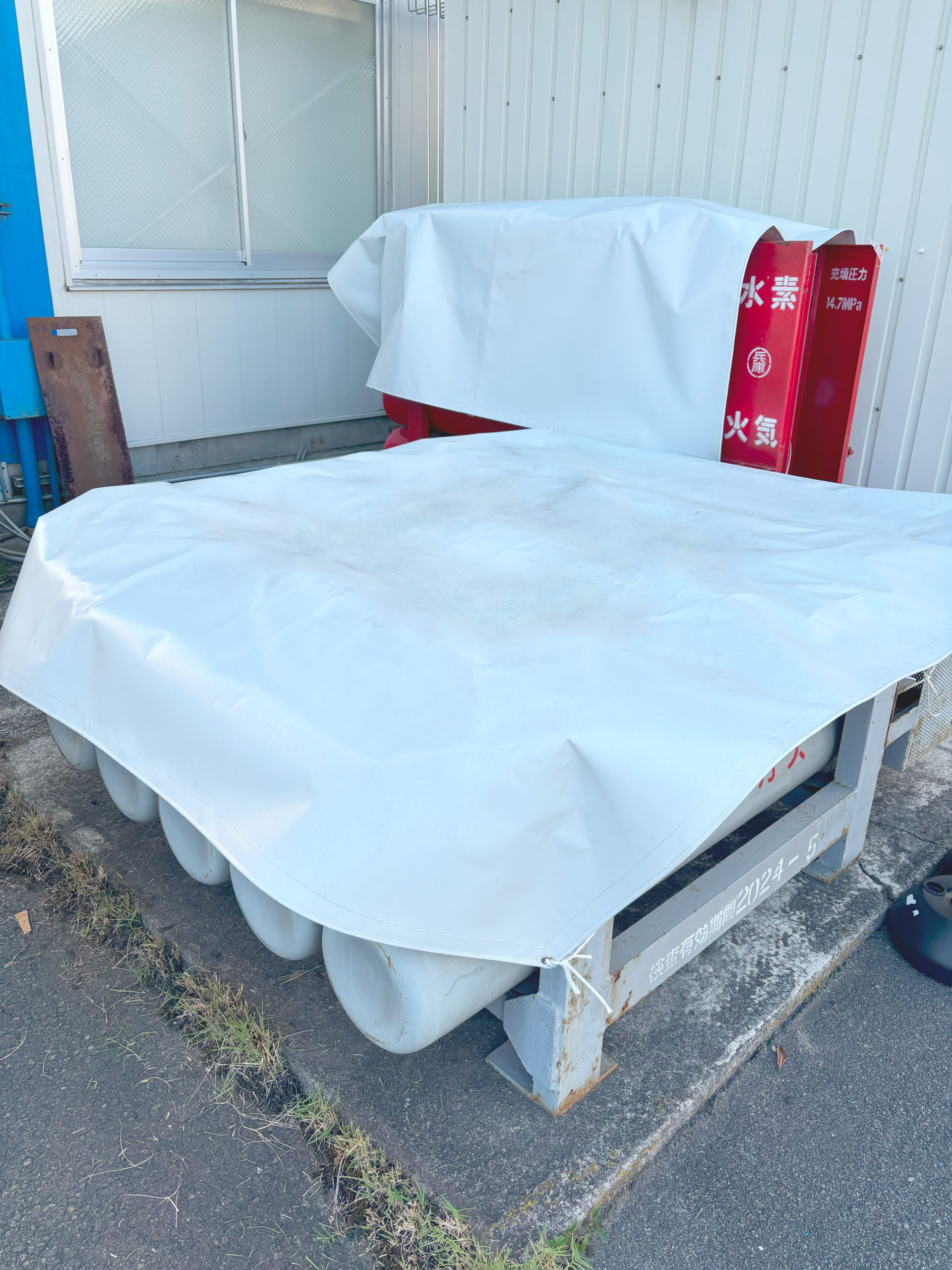 Reducing temperature rise in gas cylinders