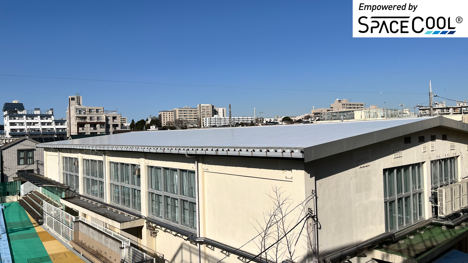 体育館内の温度が平均3.4℃低下