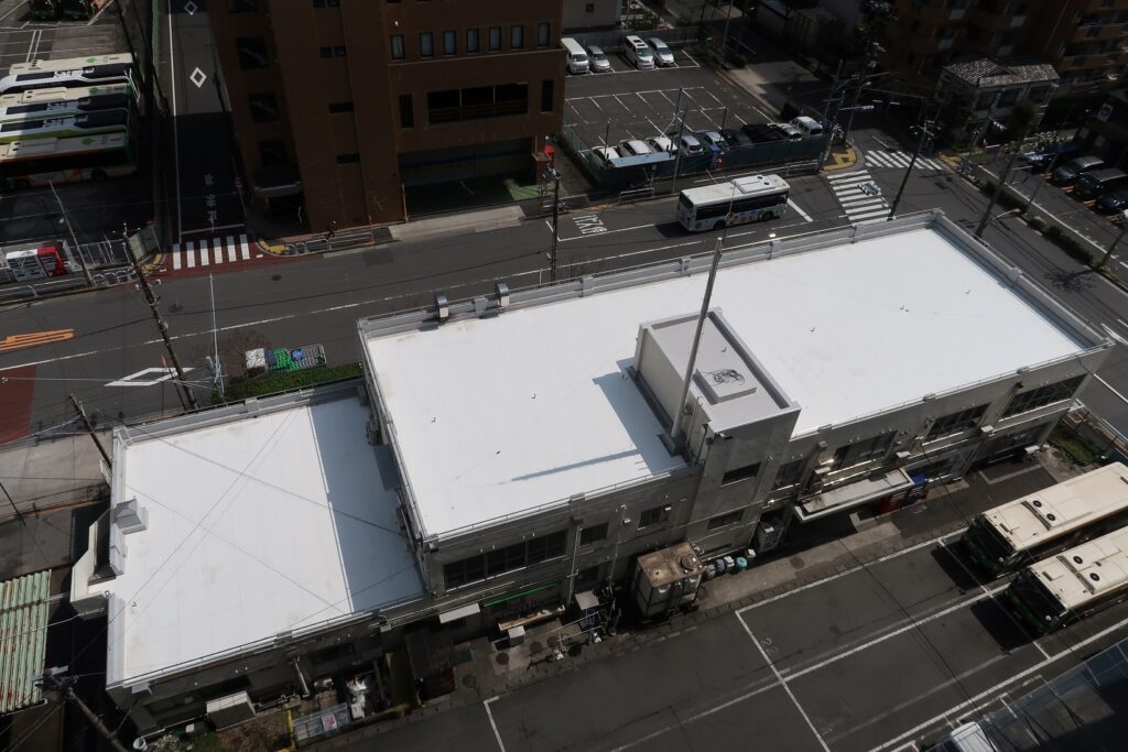 東京都交通局との共同実証試験によりSPACECOOLの空調負荷低減効果を確認 営業所の使用電力量を低減し、カーボンニュートラル社会の実現に貢献